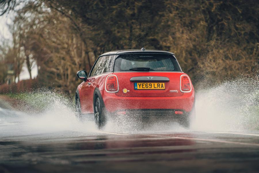  Mini Cooper SE Level 3 (F56) 2020 года  (UK) (фото 14 из 32)